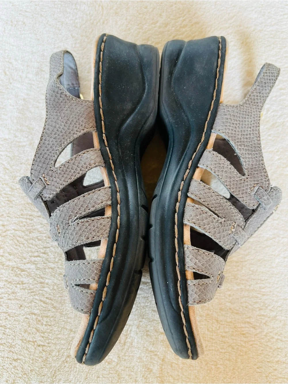 Clarks Lexi Marigold Gray Snake Print Suede Leather Wedge Sandals 6.5